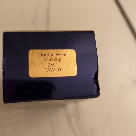 New -Estée Lauder Double Wear Foundation stay in place foundation - Tawny - Picture 6 of 7